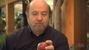 Hernando de soto (born 1941) is a peruvian economist notable for his achievements in freeing the peruvian economy from government controls and red tape in the 1980s and 1990s. Hernando De Soto On Globalization Youtube