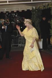 Актуалната колекция на queen mum при about you безплатна доставка наложен платеж безплатно връщане. Queen Mum Ihr Leben Bilder Und News Gala De