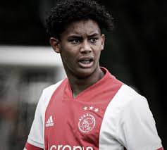 The eredivisie champions will pay tribute to the player on saturday, observing a minute of silence ahead of training matches involving the ajax 1 and young ajax teams, with players wearing armbands and black flags also. Jqguyhuuajohvm