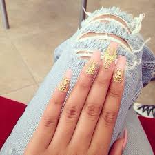 Black And Gold Ombre Stiletto Nails Nail Art Stiletto Yellow Funky Pink Nails Neon Crystal Tips Ombre Flowers Gold Black White Stiletto Nails Sparkly Louboutins Nail Jewelry