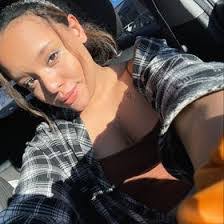 Angela Aragon's Instagram, Twitter & Facebook