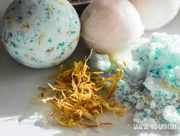 Jetzt brauchst du nur noch das passende rezept für das sprudelnde erlebnis? Badekugeln Selber Machen Mit Nur 4 Zutaten We Go Wild Badekugeln Selber Machen Badezusatz Selber Machen Badekugeln