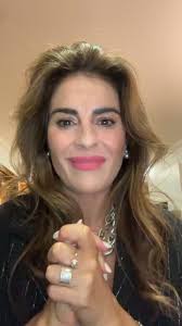 Thania Cortés @thania.co , dueña de Thani Pilates @thanipilates , en La  Cara Detrás de la Marca junto a @cindybermudezm . Una conversación sobre  disciplina, propósito y bienestar. Por Vlog Magazine.”