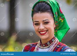 罗马尼亚女人穿传统民族服饰画像编辑类图片. 图片包括有礼服, 设计, 服装, 种族, 制作, 隐约地出现- 162476115