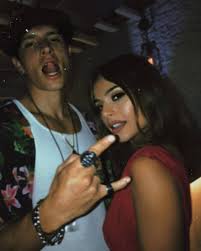 Διαβάστε τα πρωτοσέλιδα των ελληνικών εφημερίδων. Eley8eria Eley8erioy Dhmhtrhs Tatarakhs To Xroniko Toy Xwrismoy Toys Gossip Tv Gr