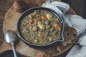Linsensuppe Wie Von Oma Deftig Und Lecker Ein Einfaches Rezept Ohne Einweichen Der Linsen Mit Kartoffeln Mohren Und Kassle Linsensuppe Lecker Linseneintopf