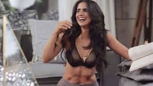 Hizo su debut como protagonista en el año 2011 en la telenovela bajo el alma. Asi Lucia Barbara De Regil Antes De Su Vida Fitness