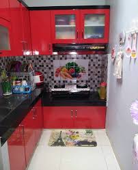 Motif Keramik Dapur Sempit Warna Merah Dipadu Dengan Motif Keramik Dapur Hitamputih Interior Dapur Keramik Dinding Ide Dapur