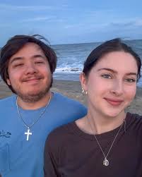 Lizzie Lee (@lizziellee) • Instagram photos and videos