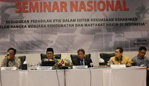 Badan ini terdiri daripada golongan hakim yang dilantik oleh raja thailand. Ky Ky Lembaga Mandiri Dan Bebas Dari Intervensi