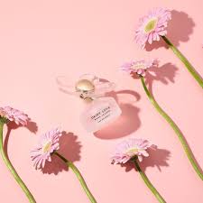 Daisy love se lanzó en 2018. Pin By Mcelhinneys On Mcelhinneys Instagram Daisy Love Marc Jacobs Daisy Marc Jacobs Perfume