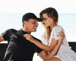 La joven, que cumplirá 28 años en los próximos días, anunciaba así una semana de celebraciones. Luis Miguel Y La Paternidad Como Fue Realmente El Sol Con Michelle Salas En Su Ninez Aracely Arambula Claudia De Icaza Stephanie Salas Entrevista Video Saltar Intro El Comercio Peru
