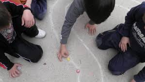 El conocimiento debe comenzar en la escuela pero también debe continuar de un modo interactivo en el hogar. Juegos Para El Aislamiento Las Chapas Juegos Tradicionales Cope