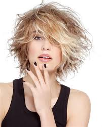 Tagli capelli medi scalati sfilati capelli ondulati media lunghezza, medi ricci, capelli medio lunghi. Capelli Scalati E Sfilati Per L Estate Glamour It