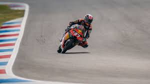 It's main event time at the sachsenring as the lights go out in round 8 of the motogp™ world championship. Motogp In Assen Moto3 Horror Motorrad Pilot Acosta Im Training Uberfahren Bild De