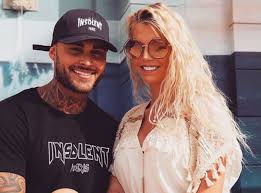 Jessica Thivenin Thibault Garcia Le Bebe Ne Va Pas Tarder Couples De Celebrites Tele Realite Thibault