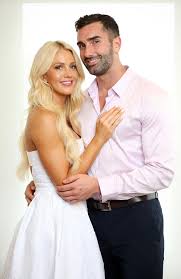 The bachelorette's ali oetjen has ditched her platinum blonde tresses in favour of the hottest hue of the moment: Bachelorette Couple Ali And Taite Split After Two Years Daily Mercury