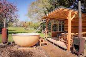 tiny house met hottub optie bij de gouden ham tiny houses te huur in maasbommel gelderland nederland overnachten vakanties vakantie