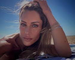 Sandra Beas's Instagram, Twitter & Facebook