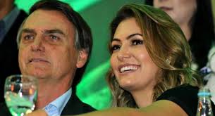 Según medios brasileños, michelle es una mujer de. Quem E Michelle Bolsonaro Nova Primeira Dama Do Brasil