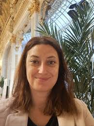 Julie Maney's Instagram, Twitter & Facebook