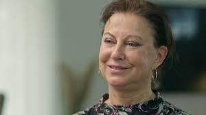 Sara Helle's Instagram, Twitter & Facebook