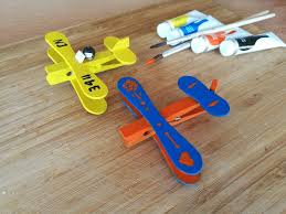 Bâton de gardien de but gaucher de marque reebook en bois grandeur 25 avec grip handle. Creez Un Avion Avec Des Batonnets De Glace Et Des Pinces A Linge Auchan Et Moi