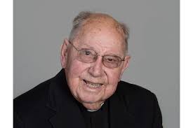 Father Voor, a pastor and professor, dies at 97