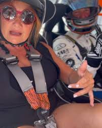 Feliz cumple al más familiarero de mis hijos. Al que pone excusas variadas  para que haya un punto de encuentro. Al que vive la vida al límite. Típico  de sobreviviente (en su caso del SUH), Te amo. Y ...