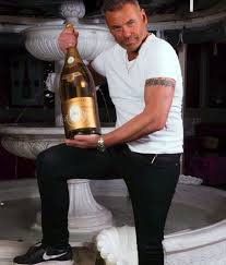 La sciabola yeseatis ha un design 100% made in italy ed è realizzata con i migliori materiali, per garantire. Davide Lacerenza Un Vulcano Di Champagne