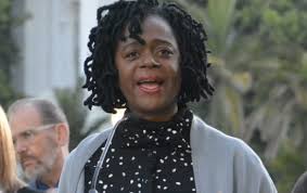 Starbucks Chairman and CEO Visits Leimert Park Starbucks