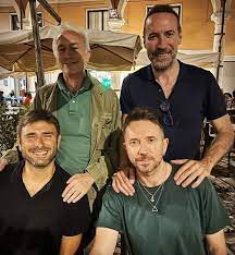 Alessandro Di Battista, Marco Travaglio, Andrea Scanzi e Luca Sommi nella  stessa foto. La punta di diamante (gli ultimi tre) del giornalismo di La7.  Cosa ne pensate di loro?