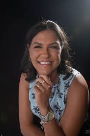 Alessandra Fernandes's Instagram, Twitter & Facebook