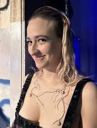 QUB, média d'affaires publiques et créateur de balados