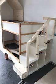 Wat Een Leuk Idee Voor Een Kinderkamer Bergruimte En Trap Ineen Betten Fur Kinder Kinder Zimmer Kinderschlafzimmer