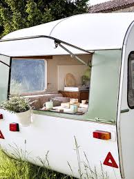 La Vie De Chateau Interieurs Des Caravane D Epoque Decor Caravane Camping Vintage