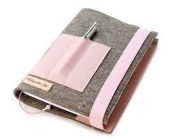 Steht ihr auch so sehr auf filz? 35 Buchhulle Ideen In 2021 Kalenderhulle Bucheinband Buchumschlag