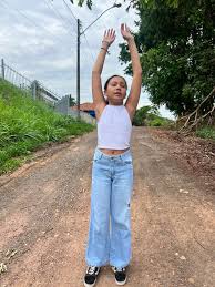 Um anjo lhes disse que eles não poderiam seguir por aquele caminho, mas sem  imaginar as consequências, eles não quiseram ouvi-lo....😯🙆😱🤷🏻‍♀️👧🏻👀