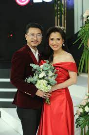 Cách đây ít giờ, trên trang cá nhân bà xã hứa minh đạt đã đăng tải hình ảnh chụp cùng. Lam Vá»¹ Dáº¡ Báº­t Khoc Khi Há»©a Minh Ä'áº¡t Xin Lá»—i Tren Song Truyá»n Hinh