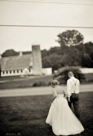 Diy Rustic Whimsical Barn Wedding Photo Courtesy Of Erinhphotography Com At Perona Farms Barn Wedding Photos Rustic Wedding Venues Wedding Photography Styles