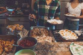 A christmas dinner with turkey, potatoes, roast carrots and broccoli sounds quite nice. No Cooking This Thanksgiving Here Are The Top 8 Places To Get Thanksgiving Dinner In Cleveland