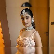 Vaishali Takkar death: TV actress Vaishali Takkar, who appeared in Sasural  Simar Ka, found dead at Indore home; note recovered - The Economic Times