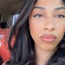 Monique Riggs's Instagram, Twitter & Facebook