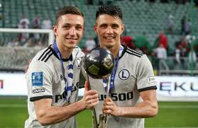 Szkoda jeszcze mosóra, bo odchodzi młody i perspektywiczny zawodnik, ale też nie wiadomo czy by odpalił. Legia Net Legia Warszawa Bartosz Kapustka Fenomenalny Moment