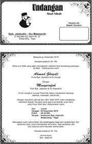 Di bagian cover tampak tampilan gambar bunga berwarna emas ya. Desain Undangan Akad Nikah Musyarofah Undangan Akadnikah Desaingrafis Desain Undangan Undangan Templat Undangan