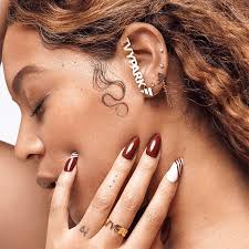 Tattoos on the hand can be single letters, words that move with the sinews, a design on a finger, or any number of other things. 11 Tiny Tattoo Ideas We Re Copying From Celebrities