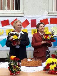 Jūs varat sazināties ar uzņēmumu pa numuru 0336 401 018. 40 De Ani De InvÄÅ£ÄturÄ Si EducaÅ£ie Aniversare La Scoala Nr 38 Grigore Moisil Foto Èi Video ViaÅ£a LiberÄ GalaÅ£i