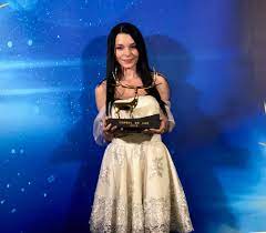 În ultima seară a festivalului cerbul de aur 2018, iuliana tudor vă aşteaptă la spectacolul „românia centenar, începând cu ora 20:30, în direct la tvr1mai. Cine A CaÈ™tigat Trofeul Cerbul De Aur 2018 Video Europa Fm