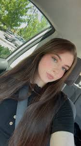 Meet Elizabeth, a mother of 4 who chose the driver's seat to provide for  her family