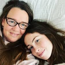 Hazel Peach's Instagram, Twitter & Facebook